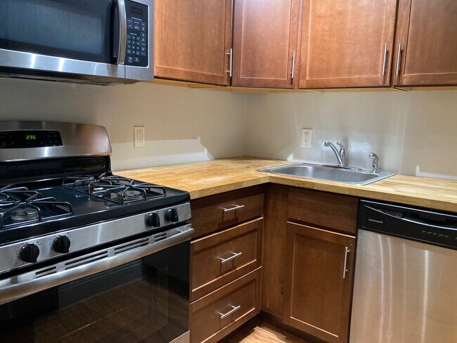 Building Photo - 1203 N W Ave