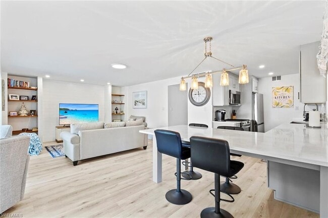 Building Photo - 1910 Gulf Shore Blvd N