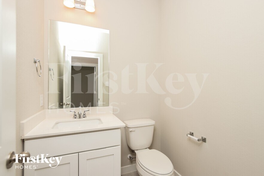 Building Photo - 323 Aveen Path