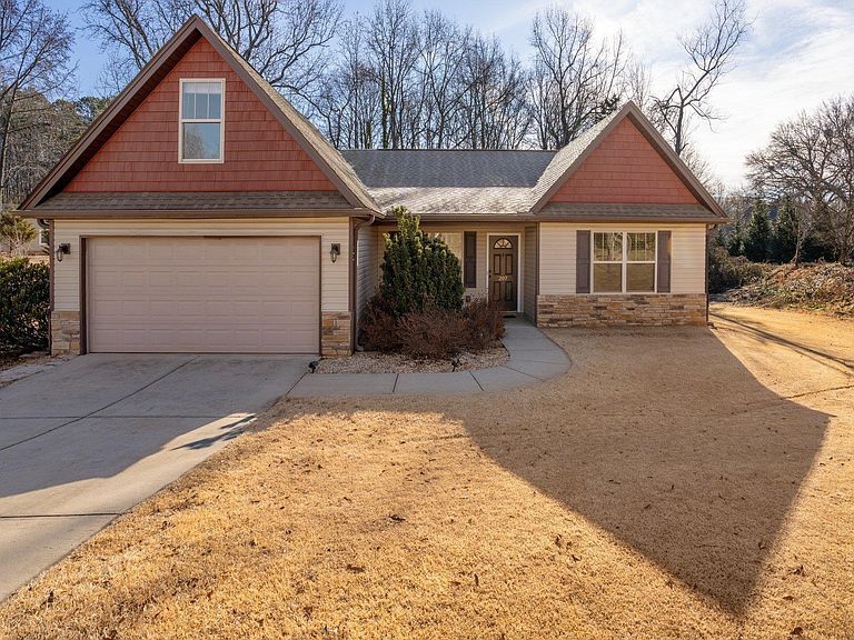 Primary Photo - 207 Blacks Dr