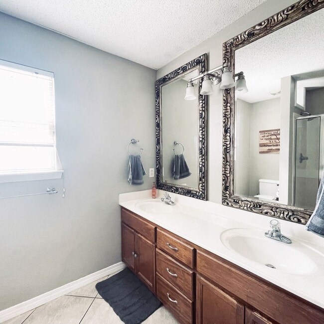 Building Photo - 3bedroom in Fort Walton