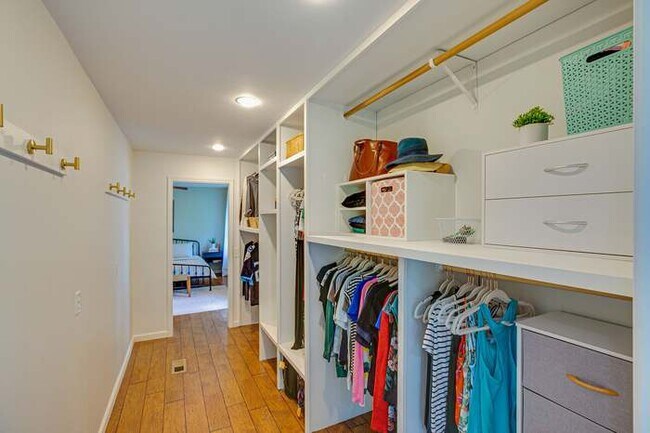 Building Photo - 3610 S Mt Juliet Rd