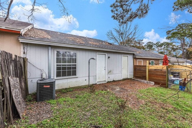 Building Photo - Upgraded 2x2 in great location AVAILABLE NOW