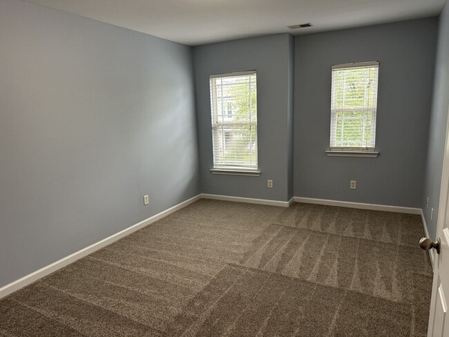 Building Photo - 250 Summer Hill Way
