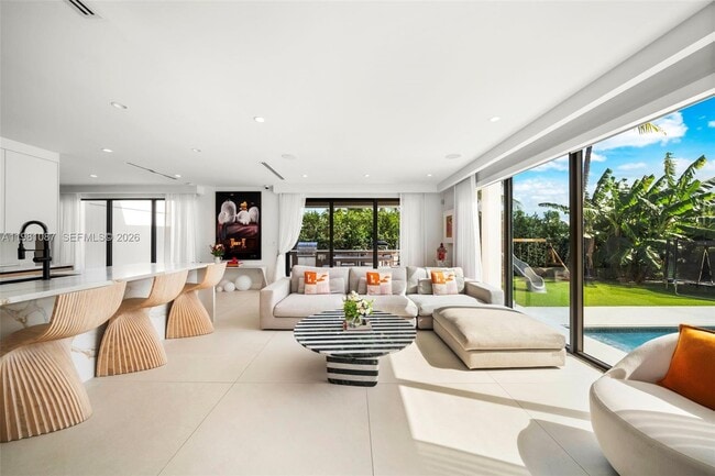 Building Photo - 710 S Shore Dr