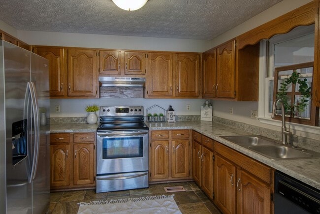 Building Photo - 1110 Berkshire Dr