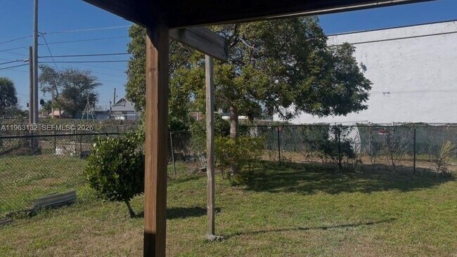 Building Photo - 5501 SW 18th St