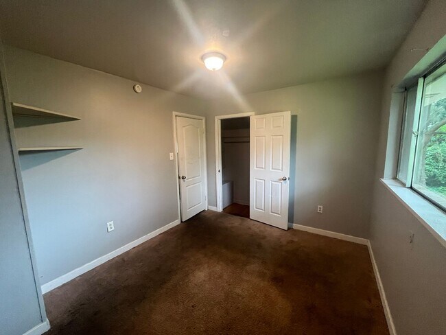 Building Photo - Nuce 3 br. Home for rent near LR Air Force base