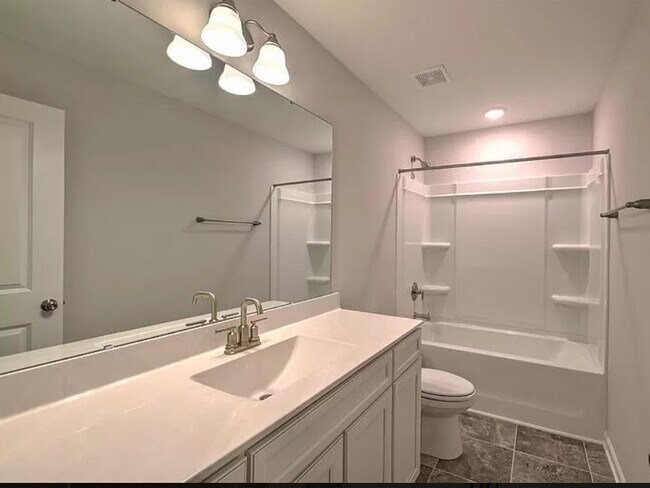 Building Photo - 515 Daisy Hill Ln