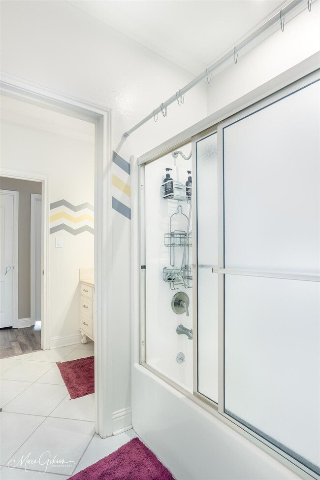Building Photo - "Charming 4-Bedroom Gem with Spacious 2091...