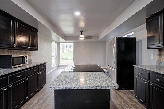 Building Photo - 2301 Tredington Way