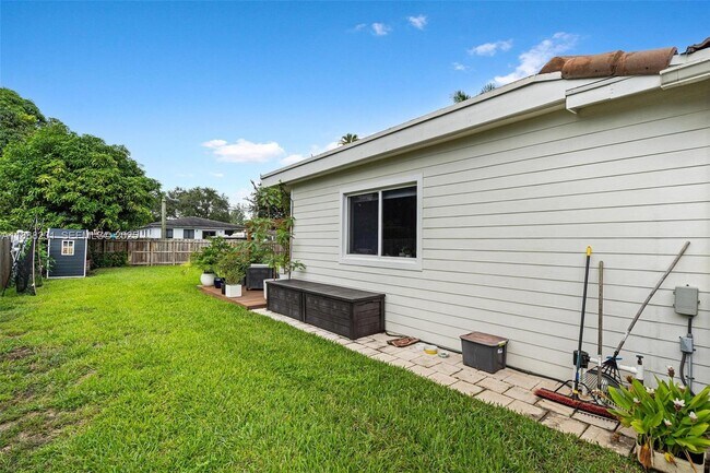 Building Photo - 234 Minola Dr