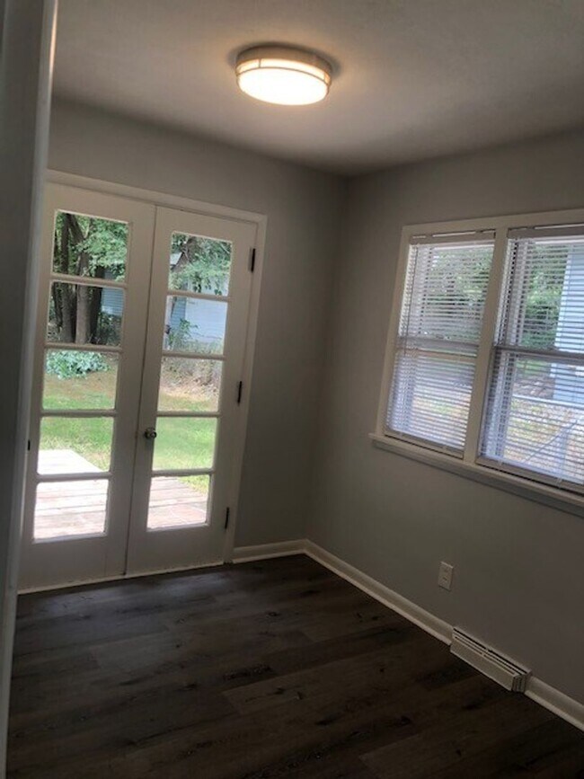 Building Photo - Remodeled 3 Bedroom Home!