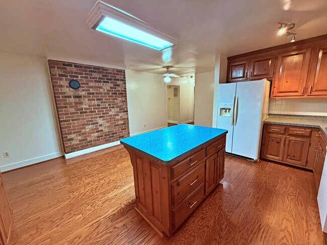 Building Photo - 8800 Sedbergh Dr