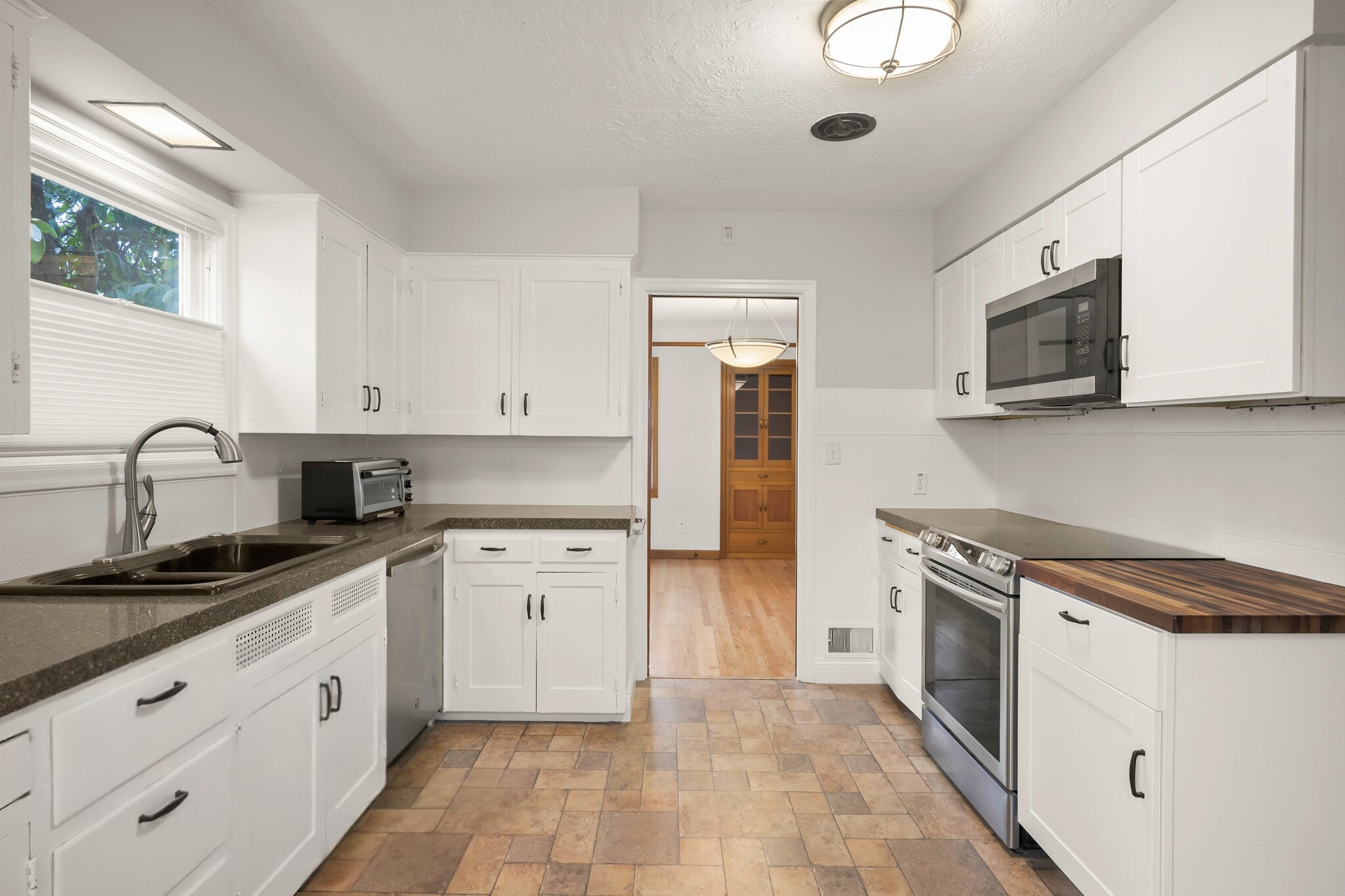 Building Photo - 3837 NE 17th Ave