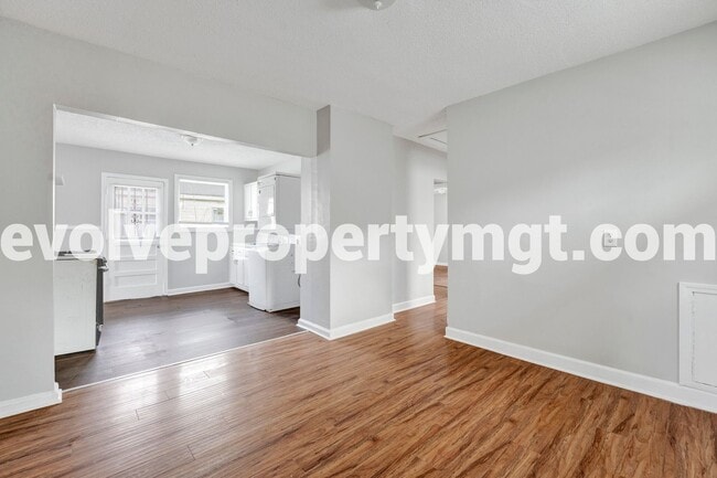 Building Photo - 100% OFF FIRST MONTH'S RENT  MOVE IN SPECI...