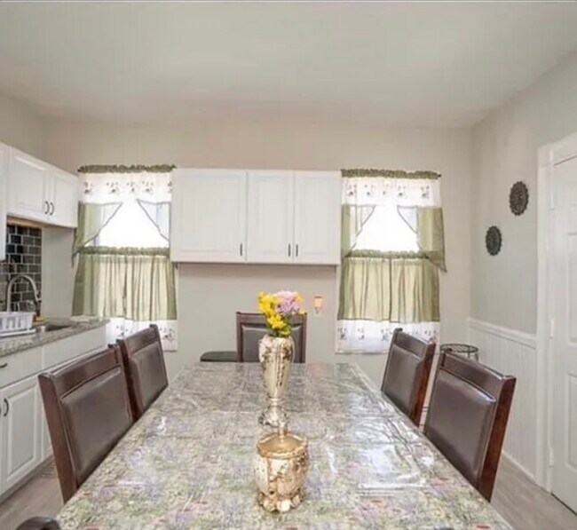 Building Photo - 64-66 Health Ave