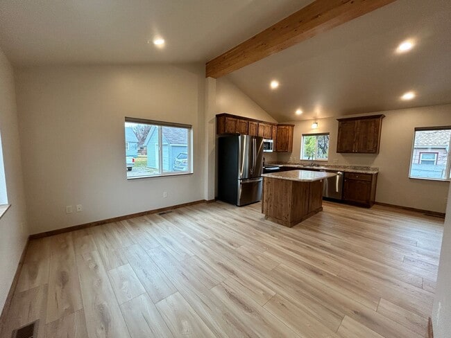 Building Photo - Brand New, Energy Efficient, 2 Bed, 1 Bath Home in Hamilton