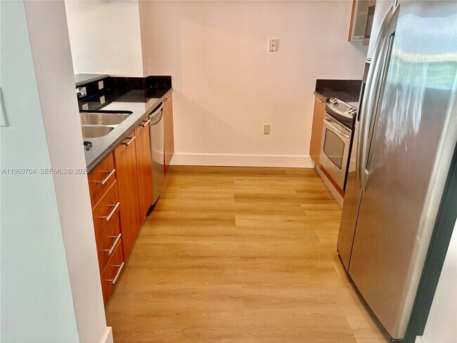 Building Photo - 1800 N Bayshore Dr