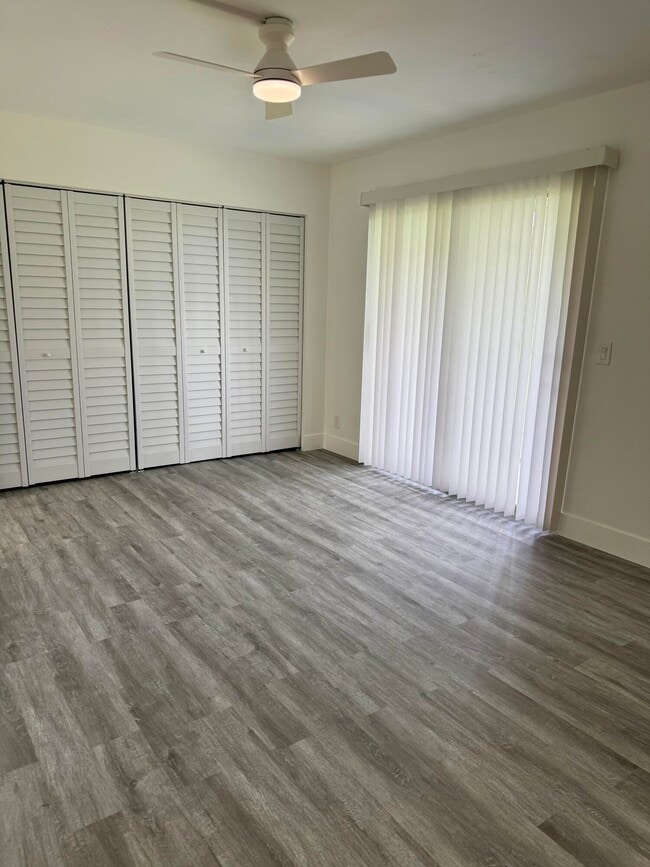 Building Photo - 384 Fanshaw J