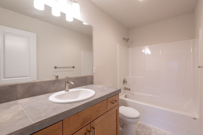 Bath Room - 16009 NE 30th St