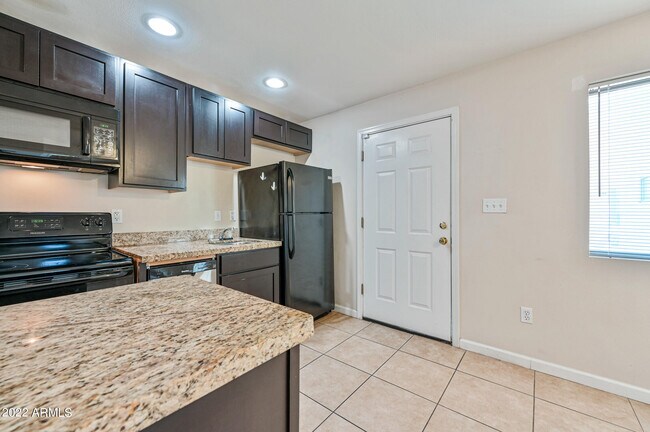 Building Photo - 3949 E Earll Dr