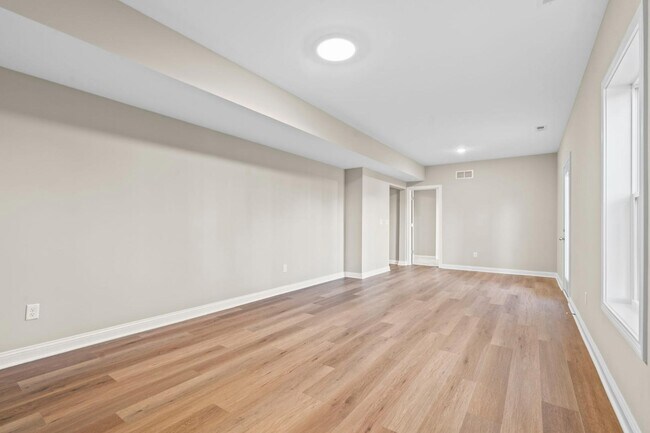 Building Photo - 933 Camden Ct