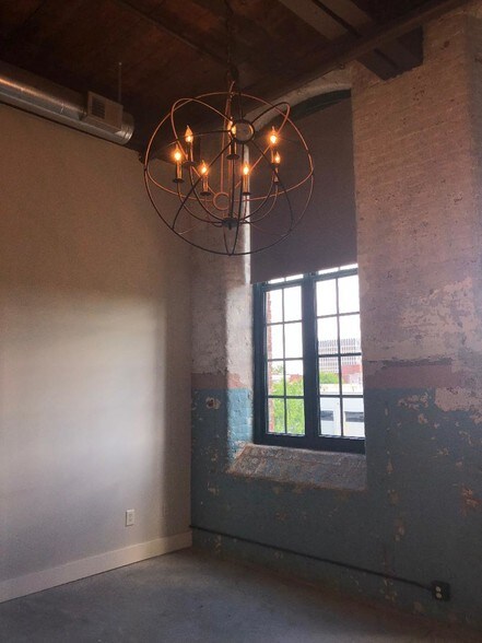 416 Living room - 1201 Front Ave