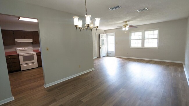 Building Photo - Cozy Home in NW Area