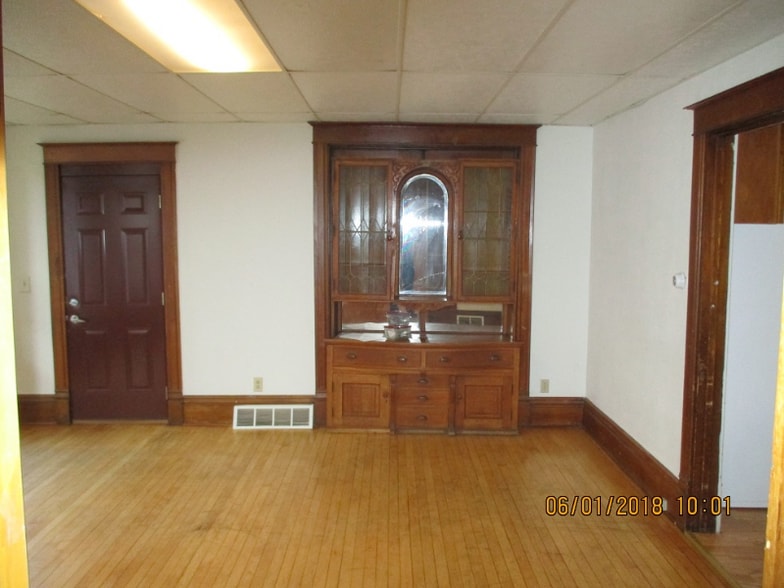 Building Photo - 514 9th St N