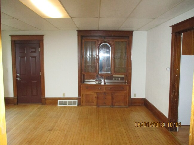 Building Photo - 514 9th St N