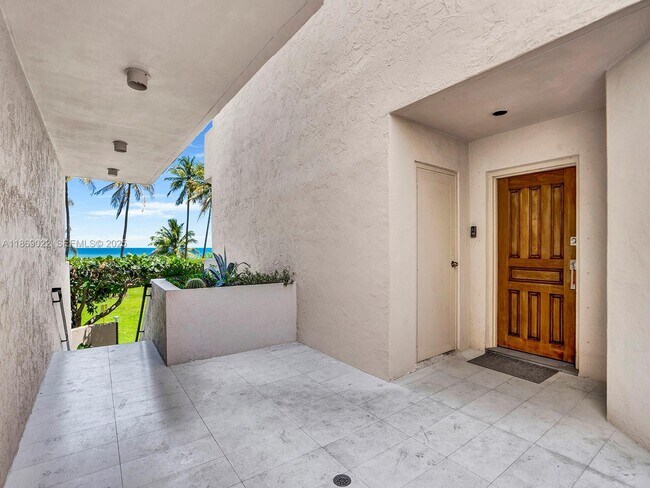 Building Photo - 201 Crandon Blvd