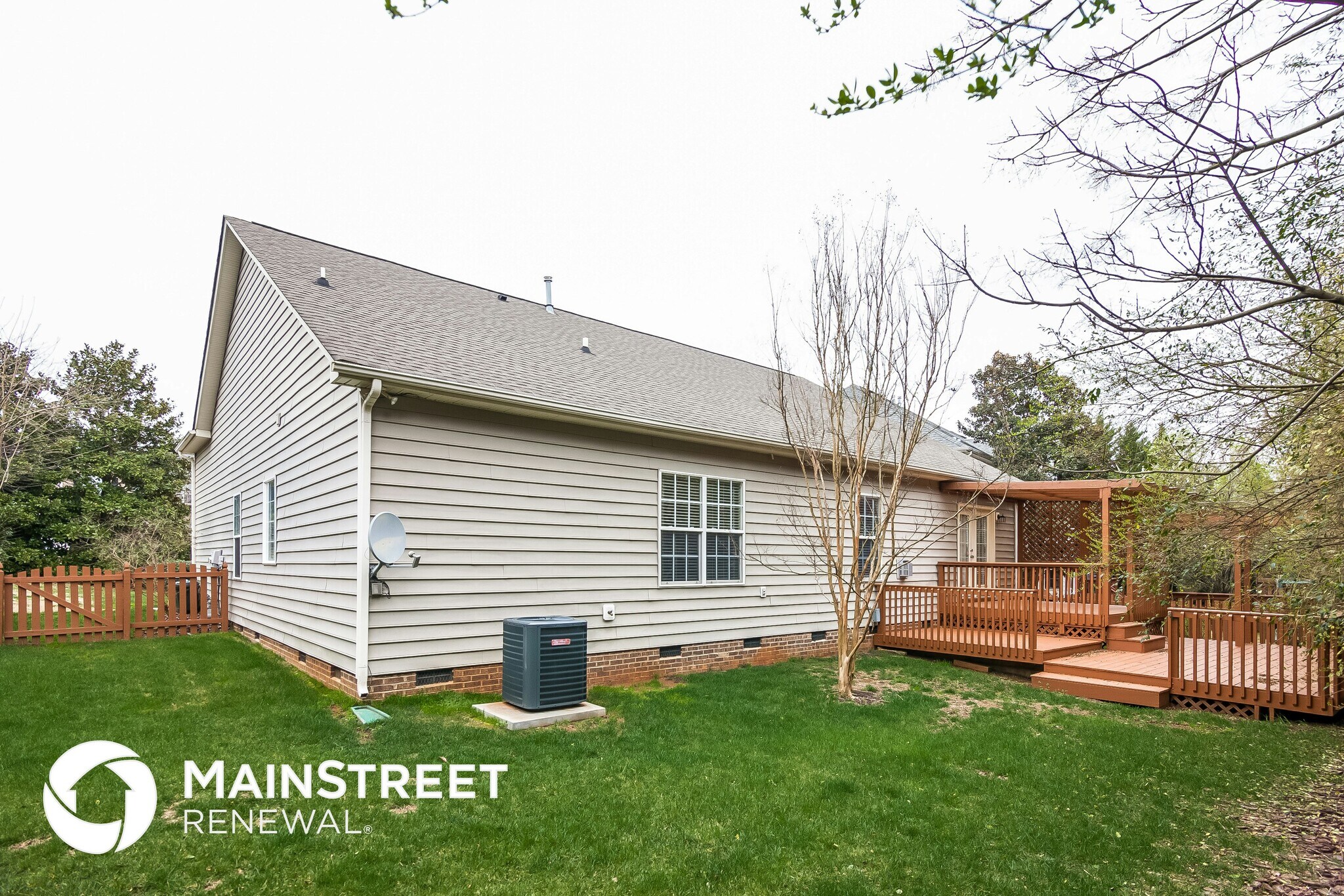 Building Photo - 400 Amersham Ln