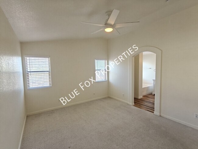 Building Photo - 600 E River Walk Dr