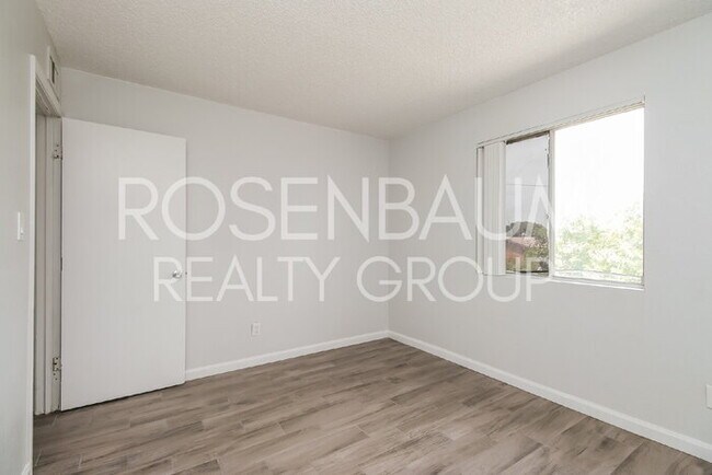 Building Photo - 1050 W University Dr