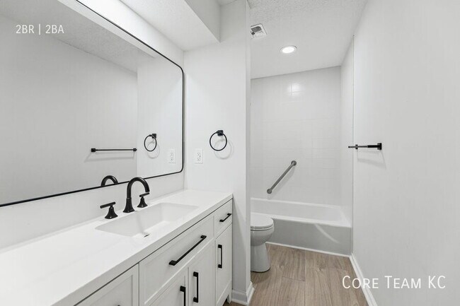 Building Photo - 2900 W 53rd St