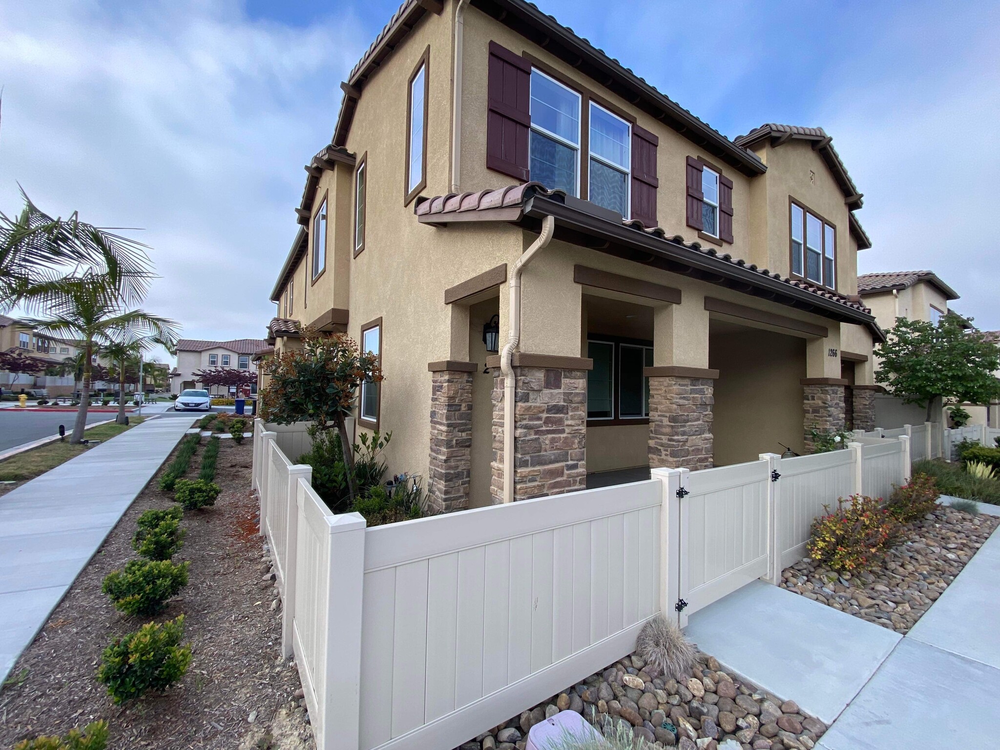 outside view - 1266 Santa Victoria Rd