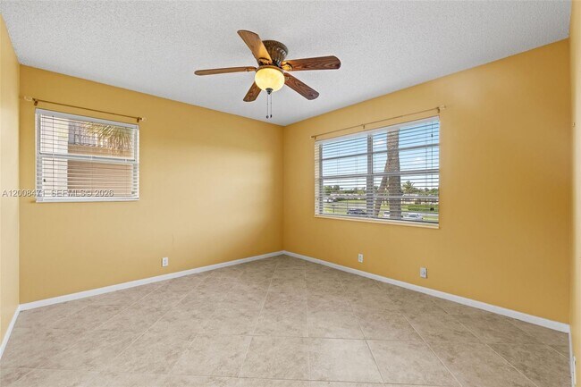Building Photo - 110 Lake Meryl Dr