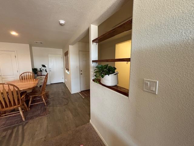 Building Photo - 2425 Desi Loop