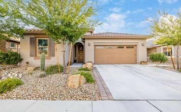 Building Photo - Gorgeous single level 4-bedroom, 3-bathroo...