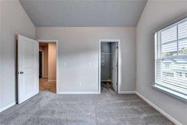 Building Photo - 354 Paxton LN