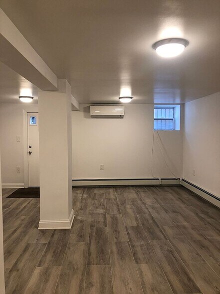 Building Photo - 712 Lexington Ave