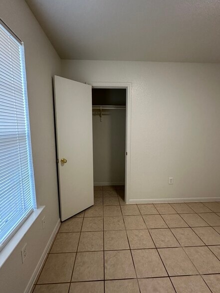 Building Photo - 409 Justin Ln