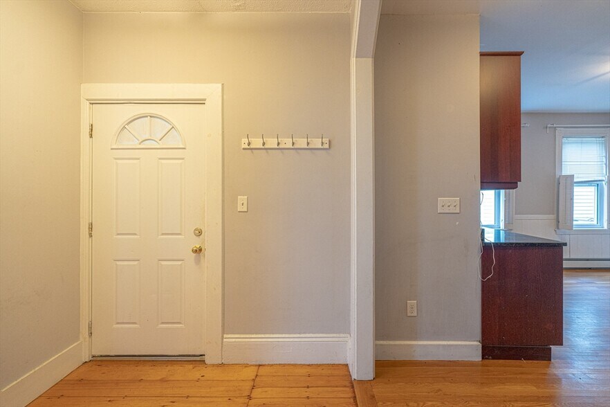 Building Photo - 63 Mozart St