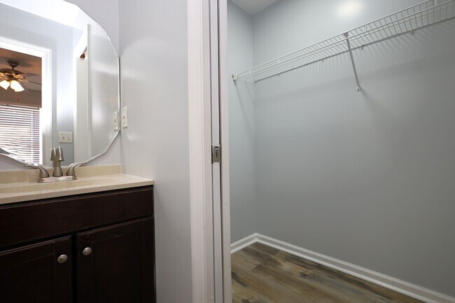 Building Photo - 1732 Eli Pl