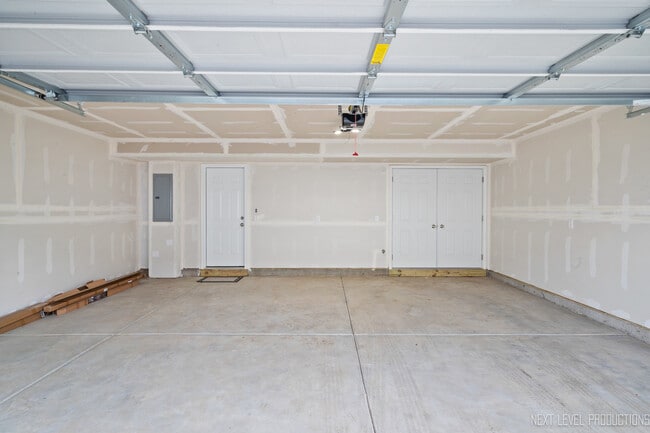 Building Photo - 227 Kingsport Dr