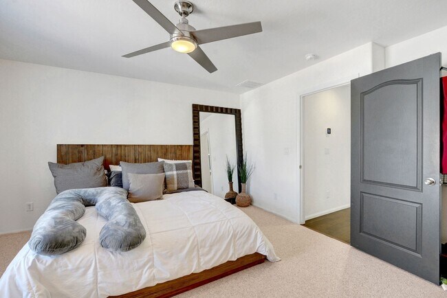 Building Photo - WONDERFUL 3 BEDROOM HOME IN THE SOUTHWEST!