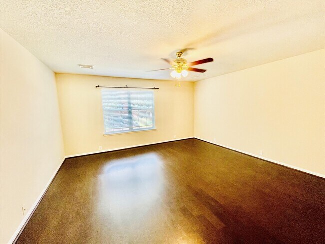 Building Photo - 17223 Shadow Ledge Dr