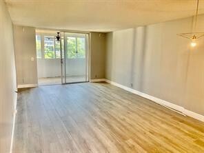 Building Photo - 320 NE 12th Ave