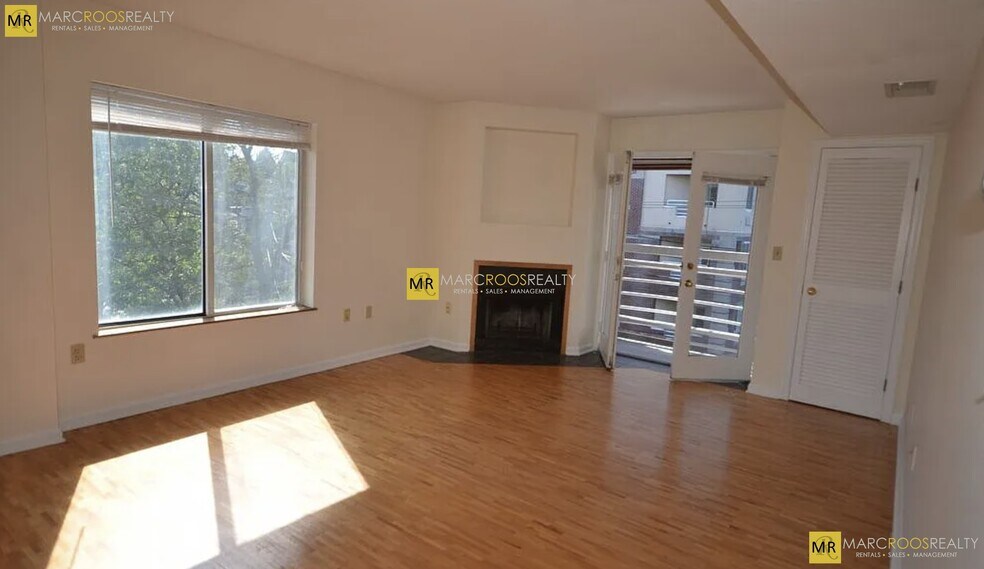 Building Photo - 571 Franklin St